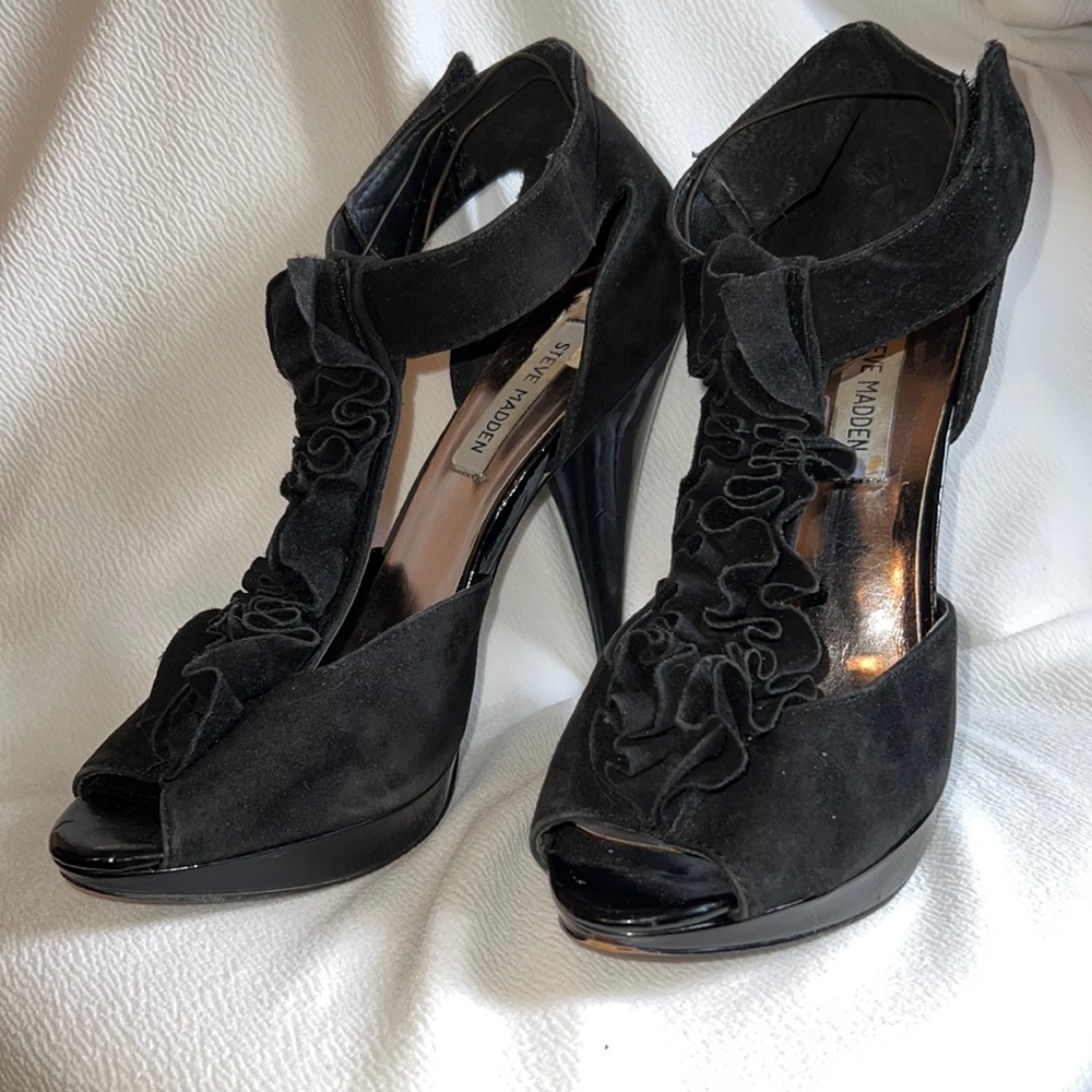 Steve Madden used women heels. 3 inch comfortable